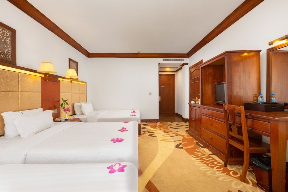 Deluxe Triple Room, Pool View