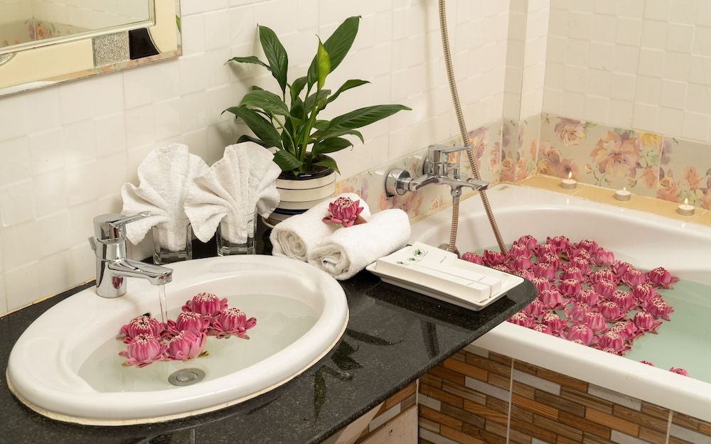 Deep Soaking Bathtub