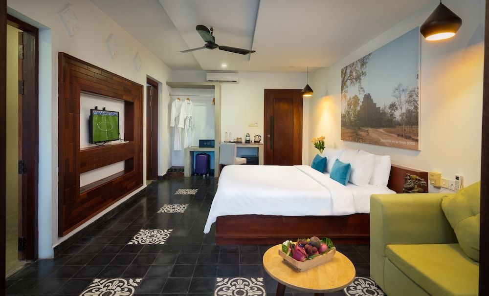 Bopha Watbo Residence Suite Room Pool View 7