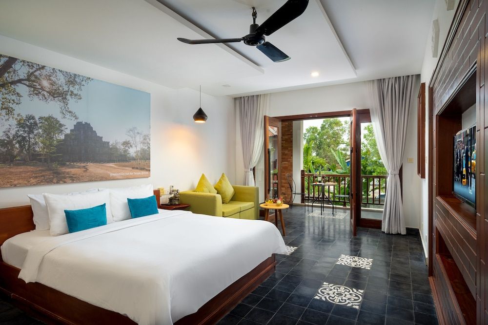 Bopha Watbo Residence Suite Room Pool View 9