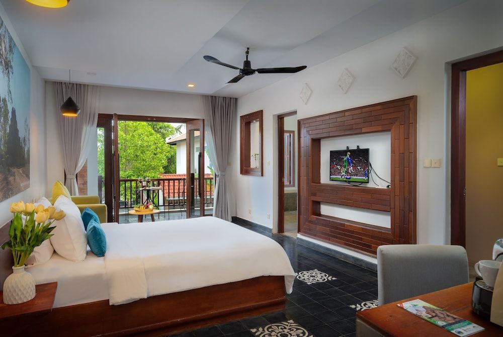 Bopha Watbo Residence Suite Room Pool View 8