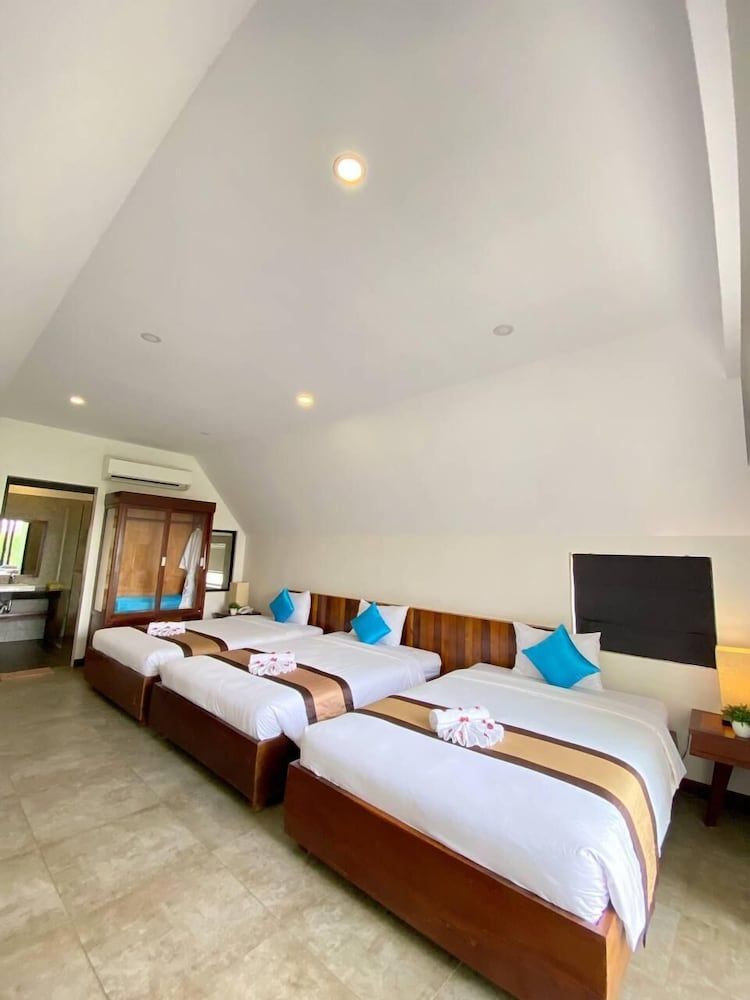 Ang Damnak Samrith Boutique Hotel Deluxe Triple Room 7