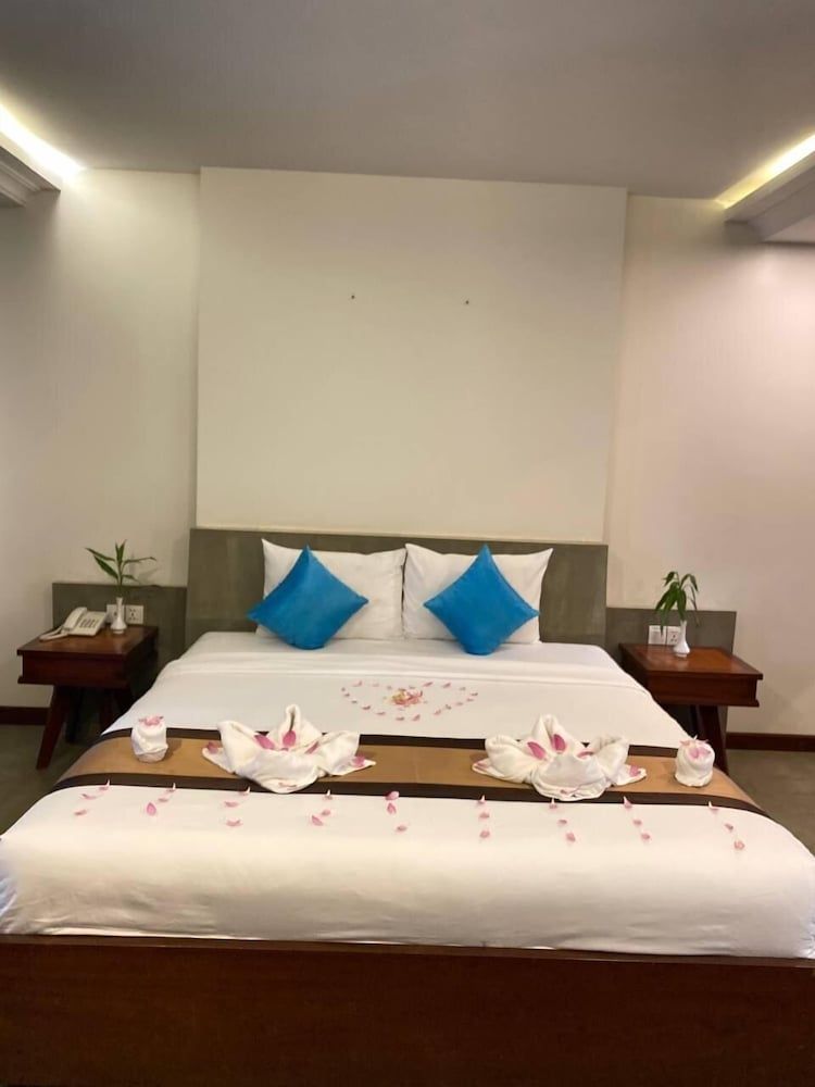 Ang Damnak Samrith Boutique Hotel Deluxe Double Room 6