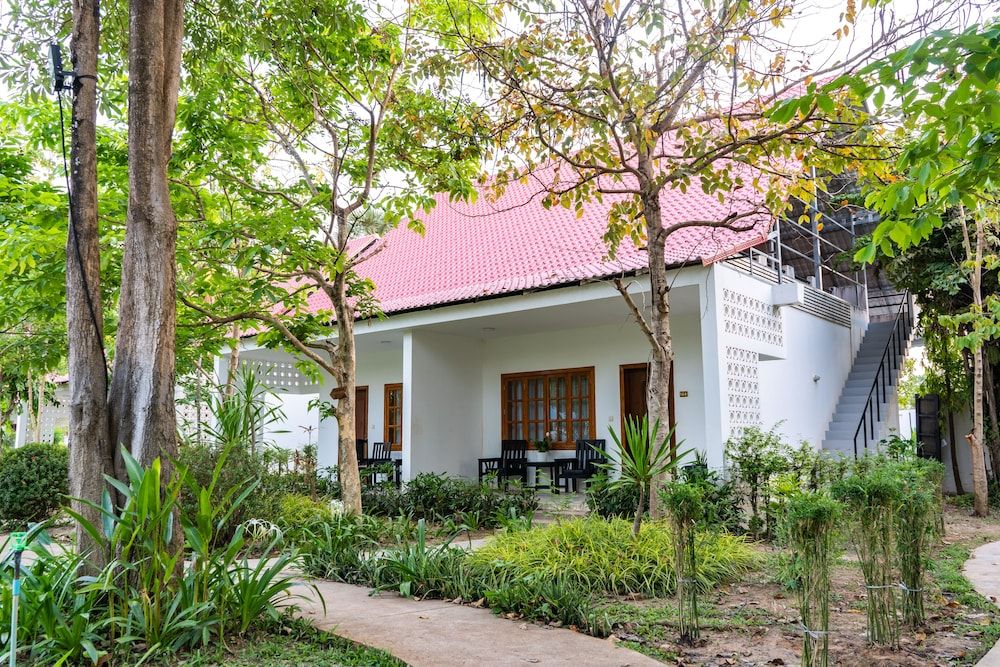 Amazing Palm Resort Deluxe Villa, 1 King Bed, Pool View 2