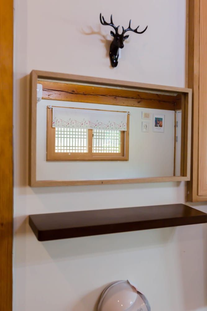 Gyeongju West Namsan Hanok Pension Deluxe Room (Chorongkkot, 2nd Floor) 7