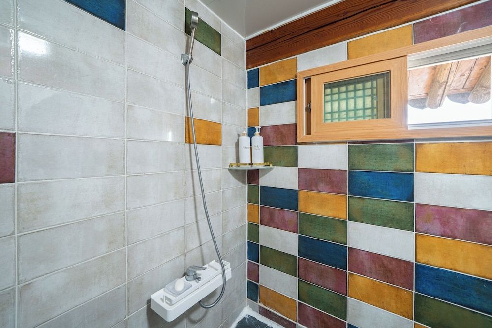 Gyeongju West Namsan Hanok Pension Deluxe Room (Chorongkkot, 2nd Floor) 6