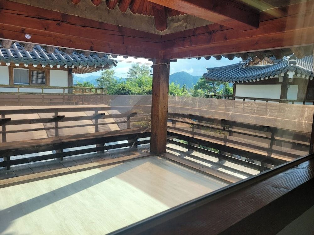 Gyeongju West Namsan Hanok Pension Deluxe Room (Chorongkkot, 2nd Floor) 3