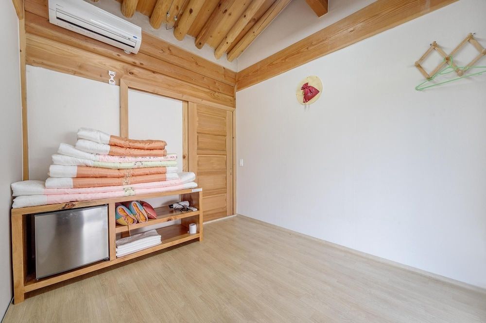 Gyeongju Wadamjung Hanok Pension Basic Room, 1 Bedroom (Moogungwha)