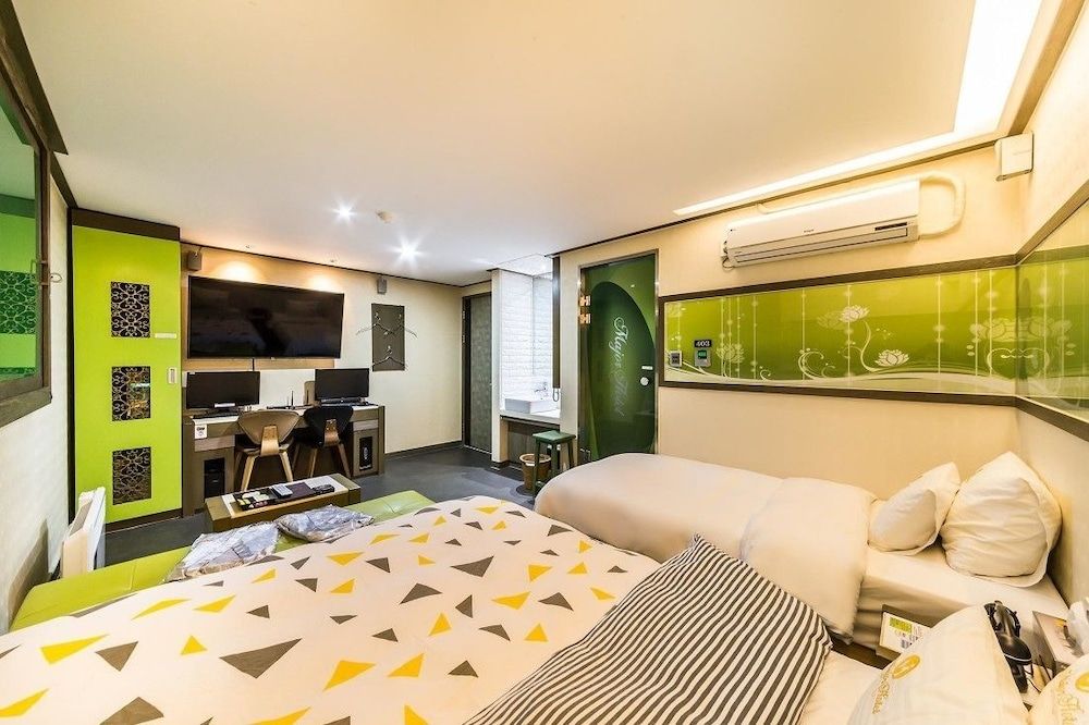 Major Hotel Twin Room 5