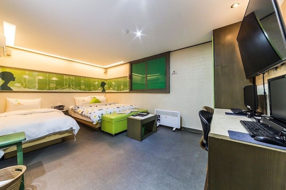 undefined Major Hotel 8