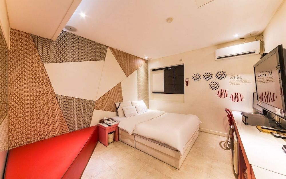 undefined Max Hotel 5