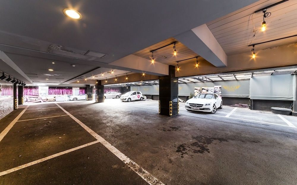 undefined Max Hotel 3