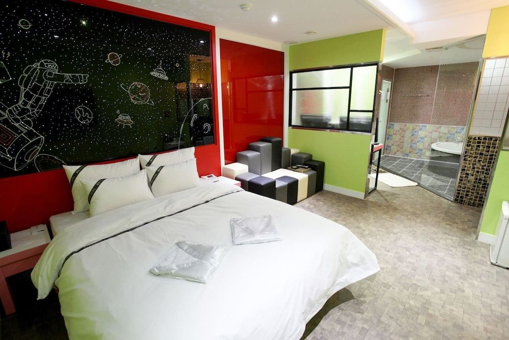 undefined Max Hotel 10