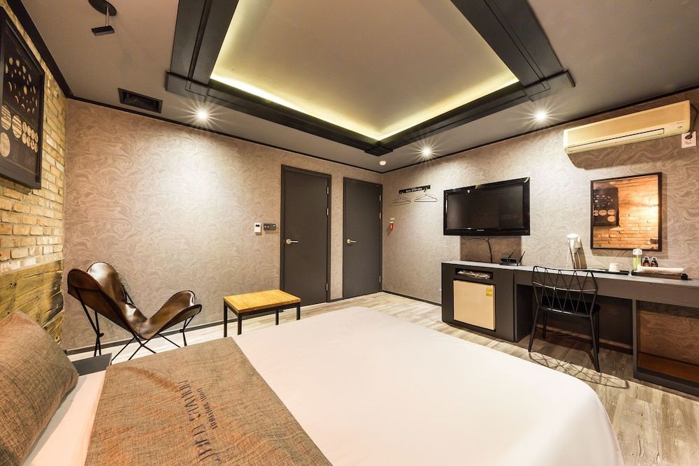 Seolleung BedStation Deluxe Double Room (PC) 5