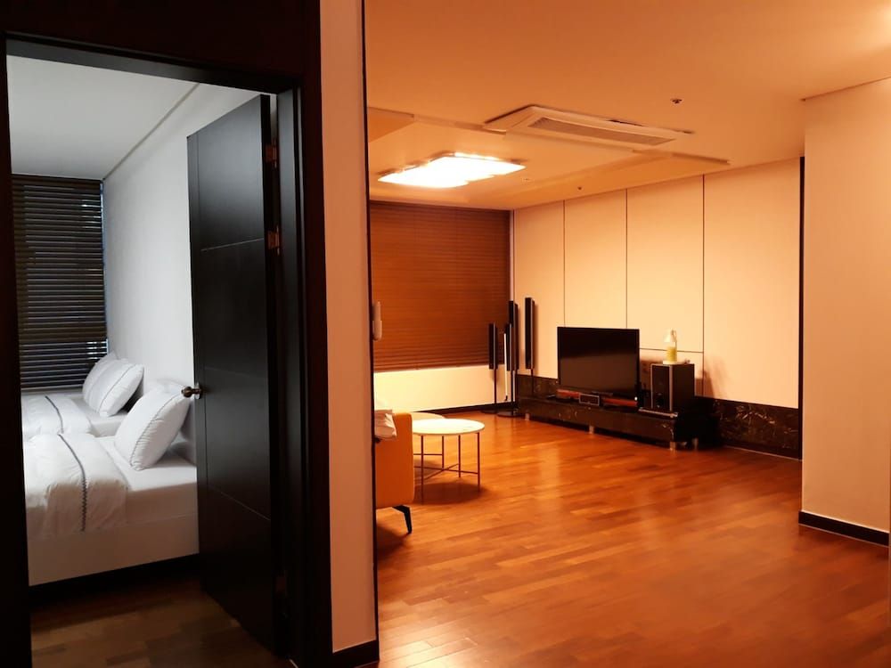 Magellan 21 Asterium Full House 9