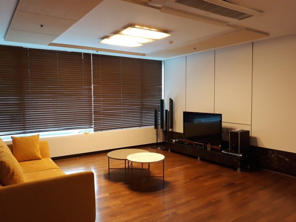 Magellan 21 Asterium Full House 12