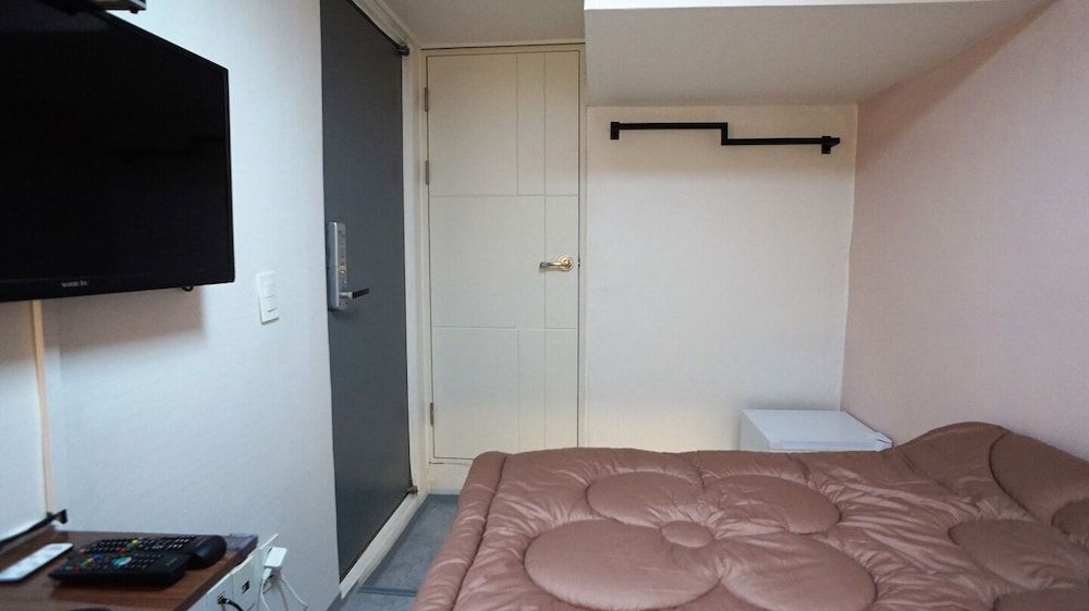 Blue Mansion Guesthouse Standard Double Room 6