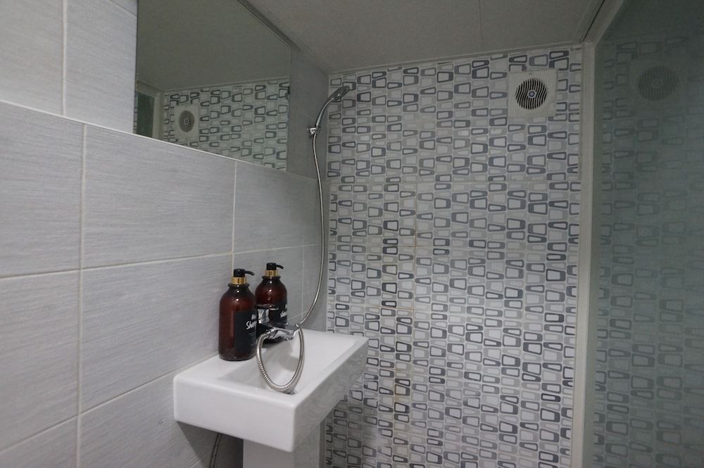 Blue Mansion Guesthouse Standard Double Room 9