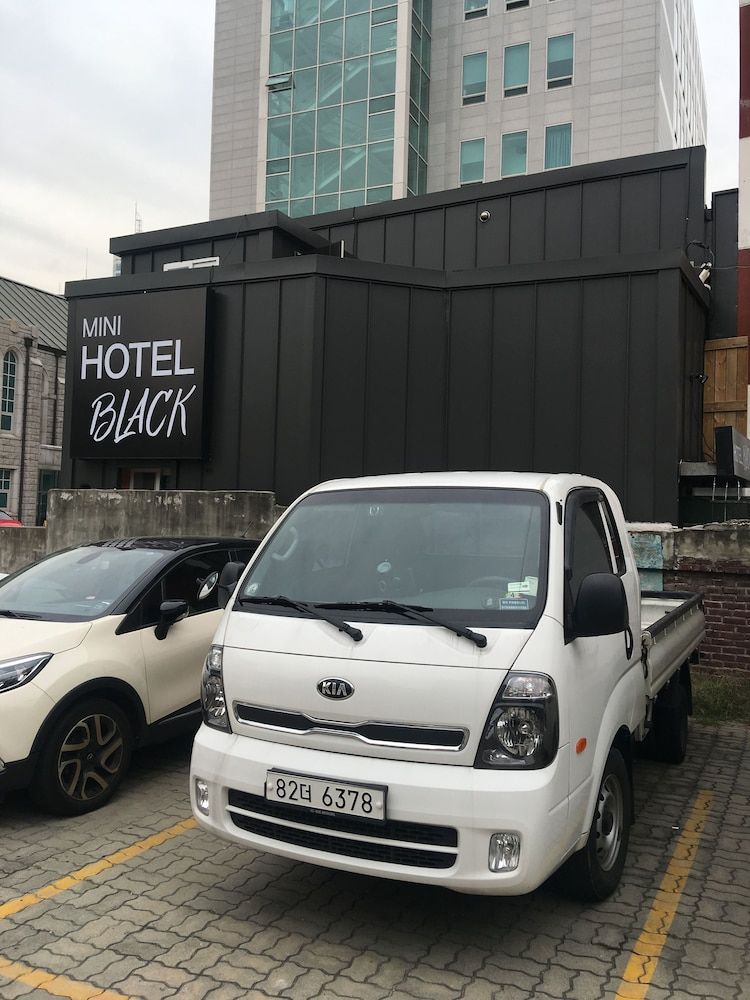 undefined Hotel Black 8