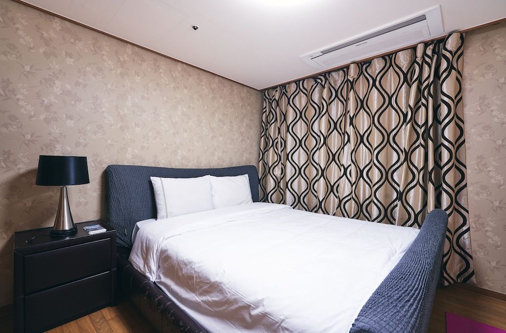 undefined Gangnam Metro Platinum 5