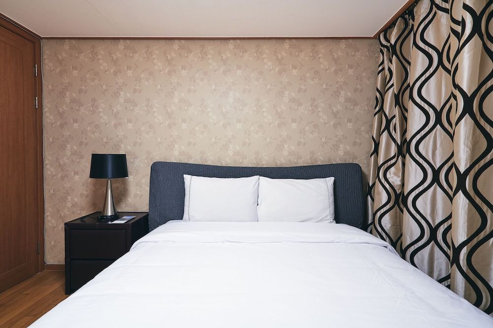 undefined Gangnam Metro Platinum 4