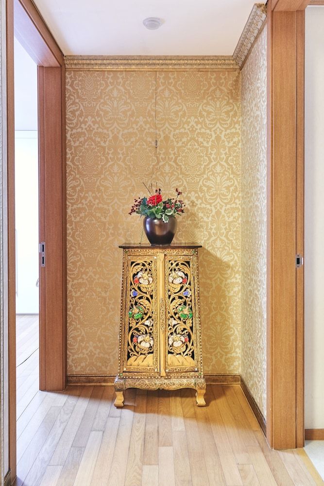 undefined Gangnam Metro Platinum 3