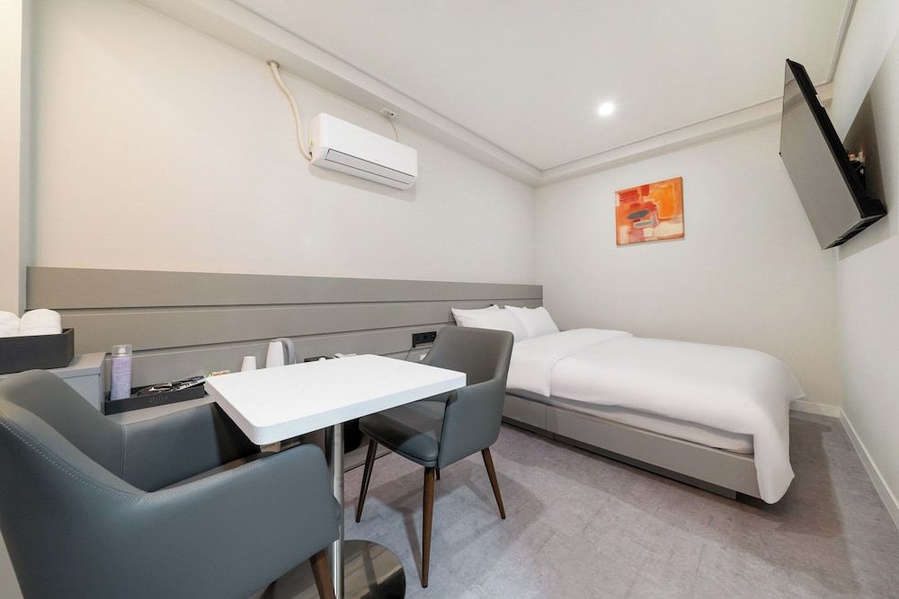 undefined Alma Hotel 3