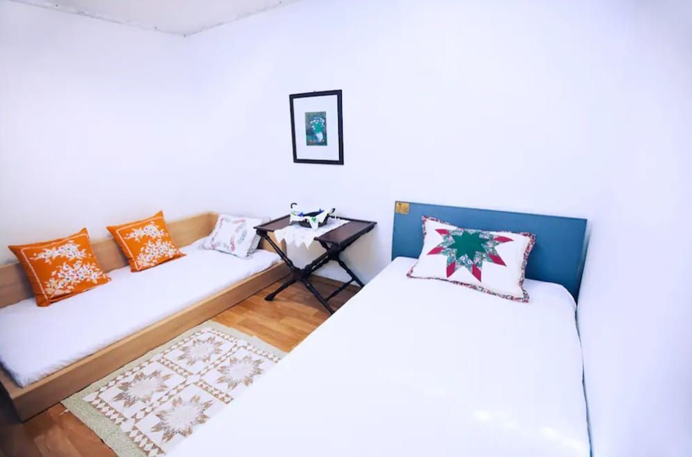 undefined Janice's Traditional House 6