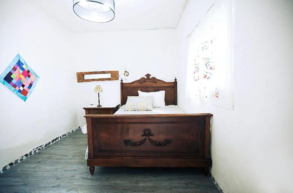 undefined Janice's Traditional House 10