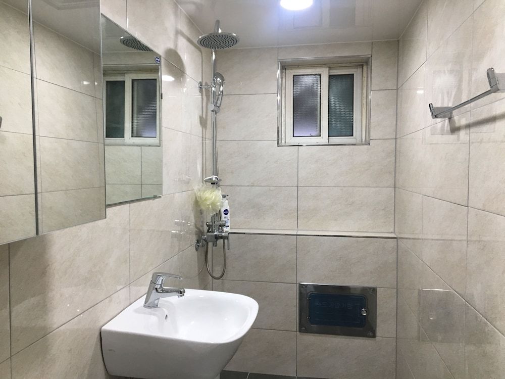 Myeongdong Cozy Skyline Full House 10