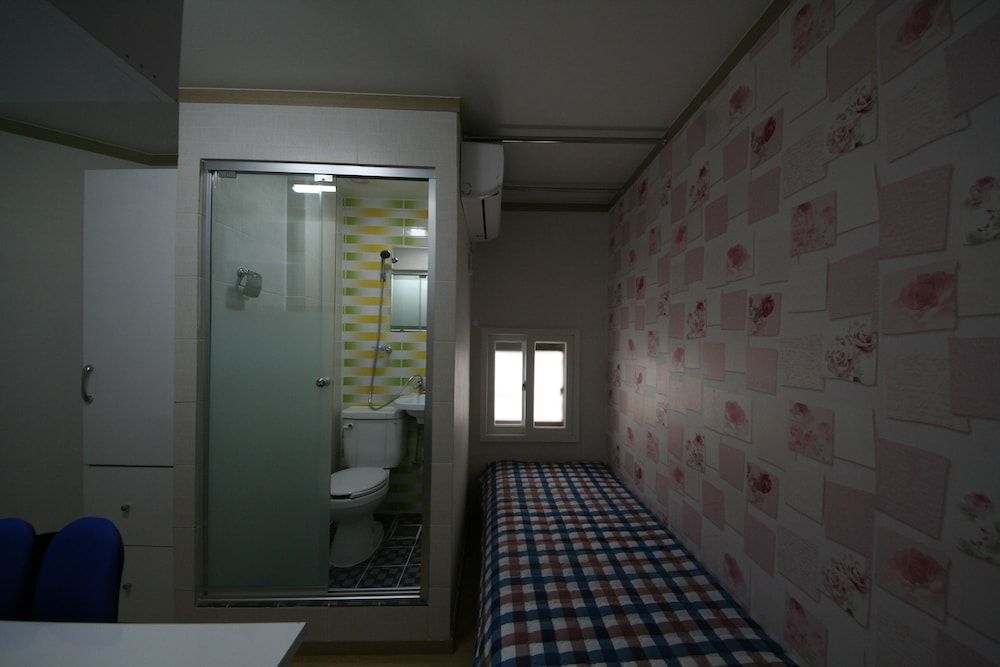 undefined Ivy House 8