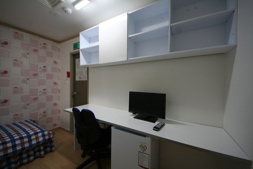 undefined Ivy House 9