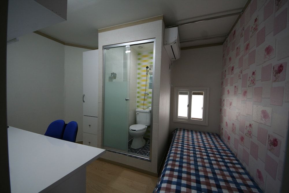 undefined Ivy House 3