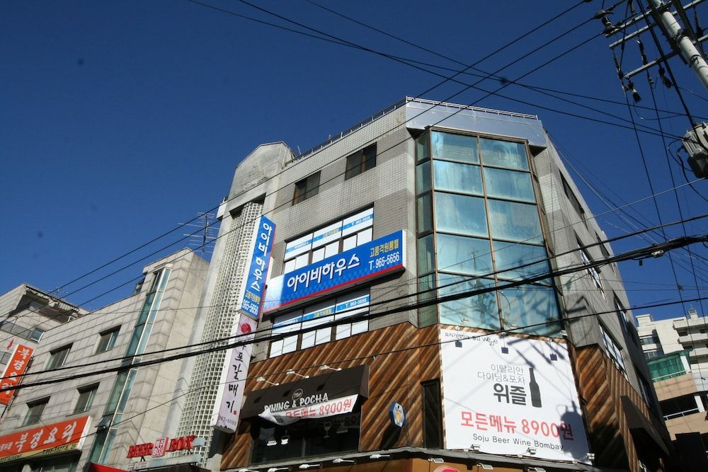 undefined Ivy House 2