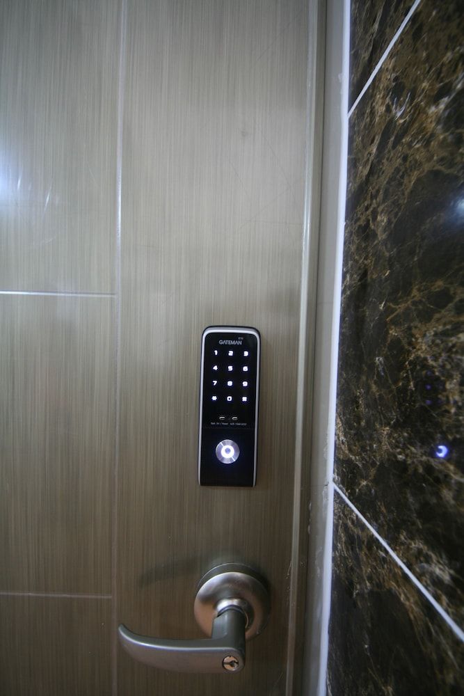 undefined Ivy House 10