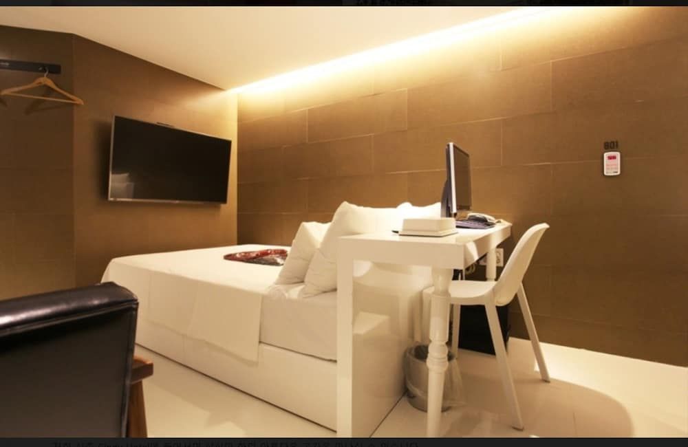 undefined Hotel Cindy 5