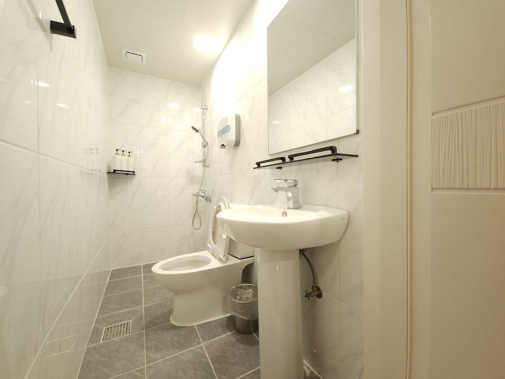 OYO Myeongdong 5 Lodge Standard Twin Room 3