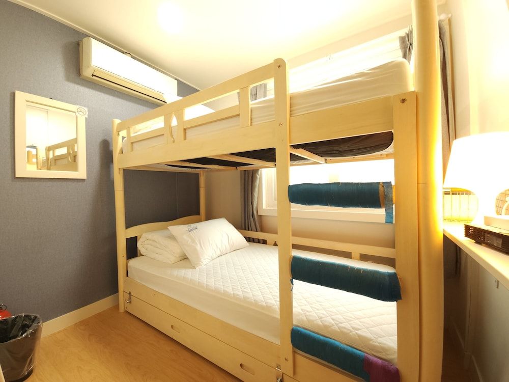 OYO Myeongdong 5 Lodge Standard Twin Room 2