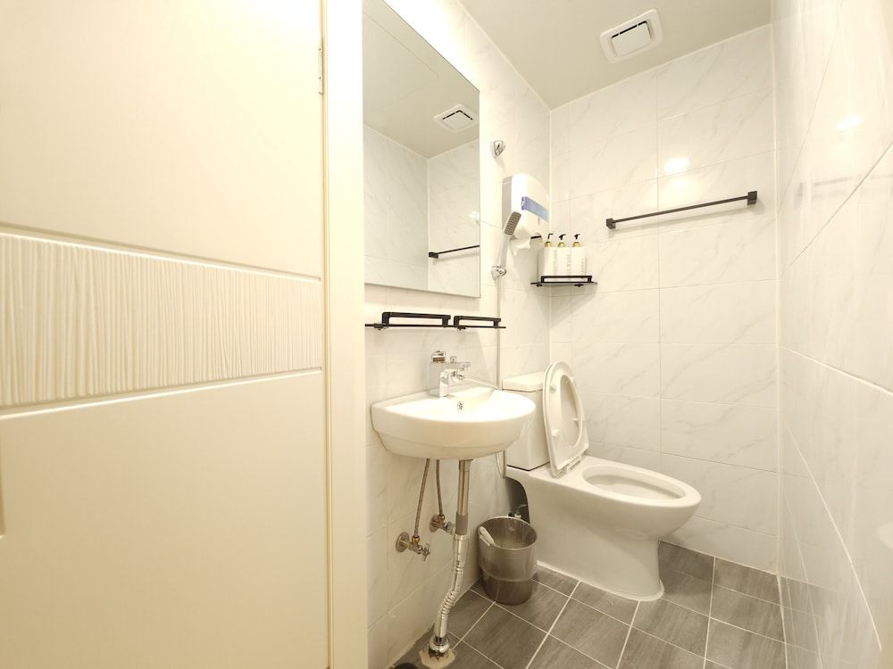 OYO Myeongdong 5 Lodge Standard Twin Room 4