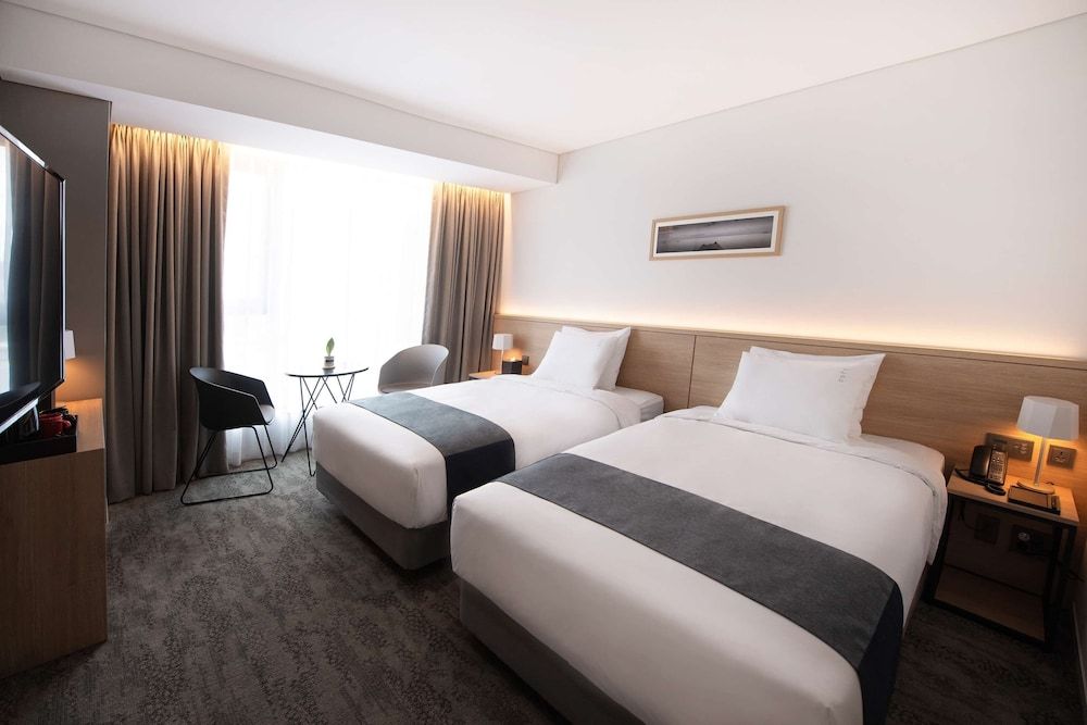 Orakai Daehakro Hotel, BW Signature Collection Standard Room, 2 Twin Beds, Non Smoking (Shower Only;Mini Fridge)