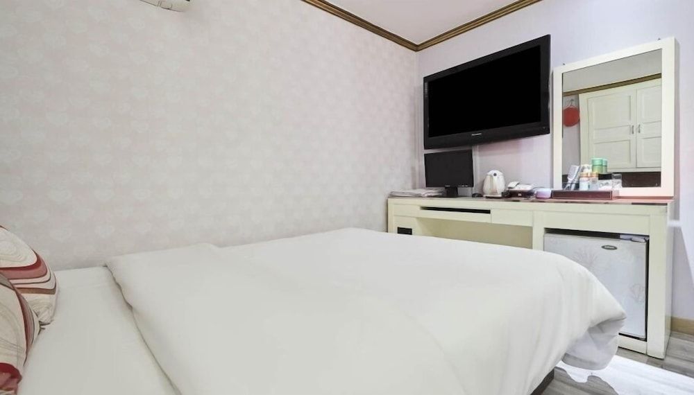 undefined Sweet Motel 6