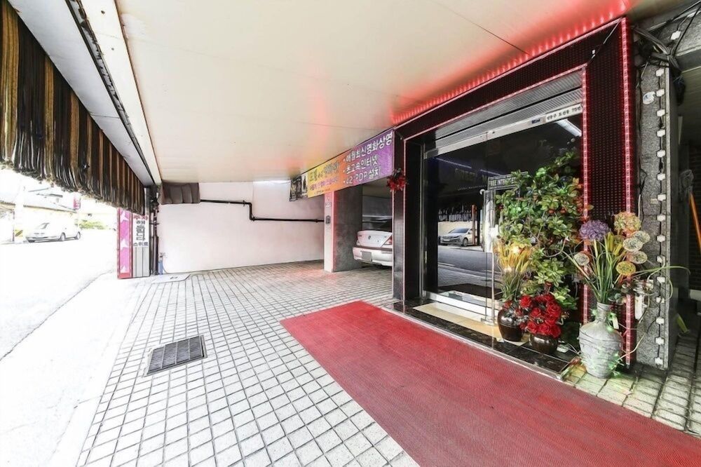 undefined Sweet Motel 2