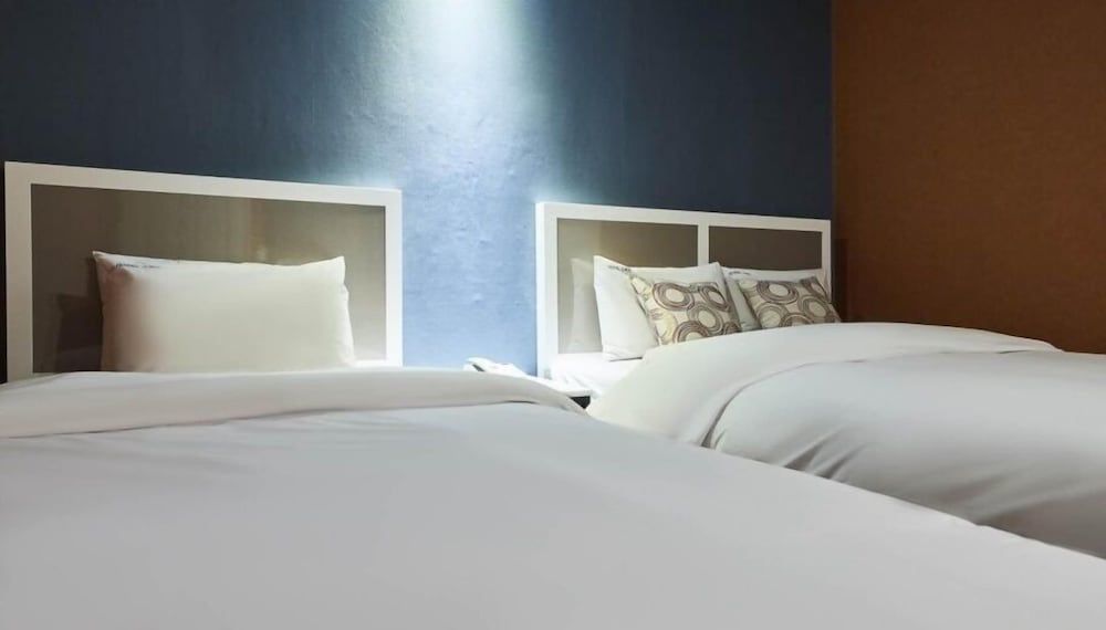 undefined Sweet Motel 7