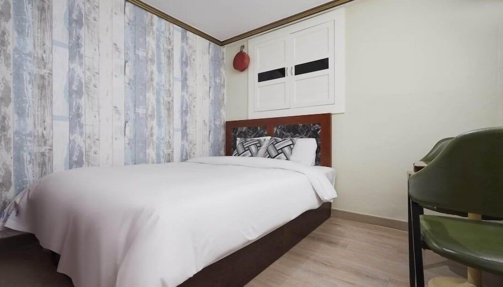 undefined Sweet Motel 9