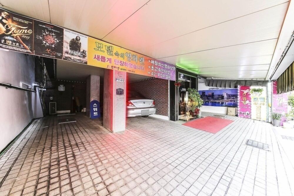 undefined Sweet Motel 4