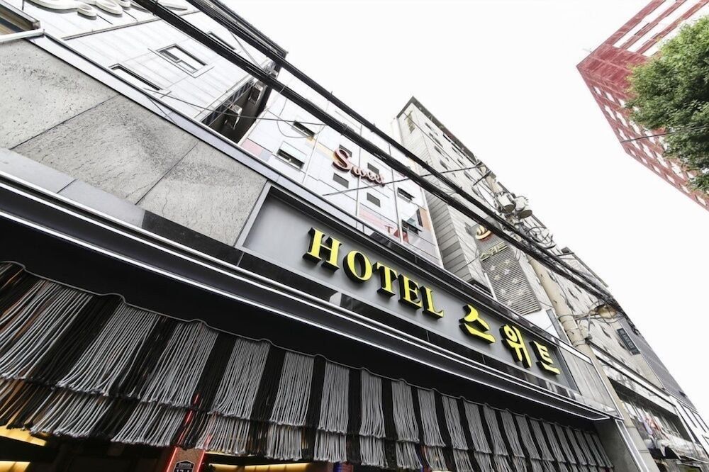 undefined Sweet Motel 3