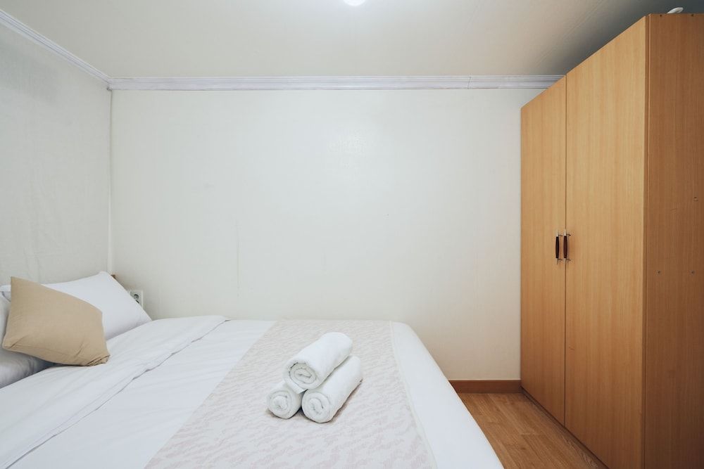 MYEONGDONG Station 2Min HOUSE Full House 10