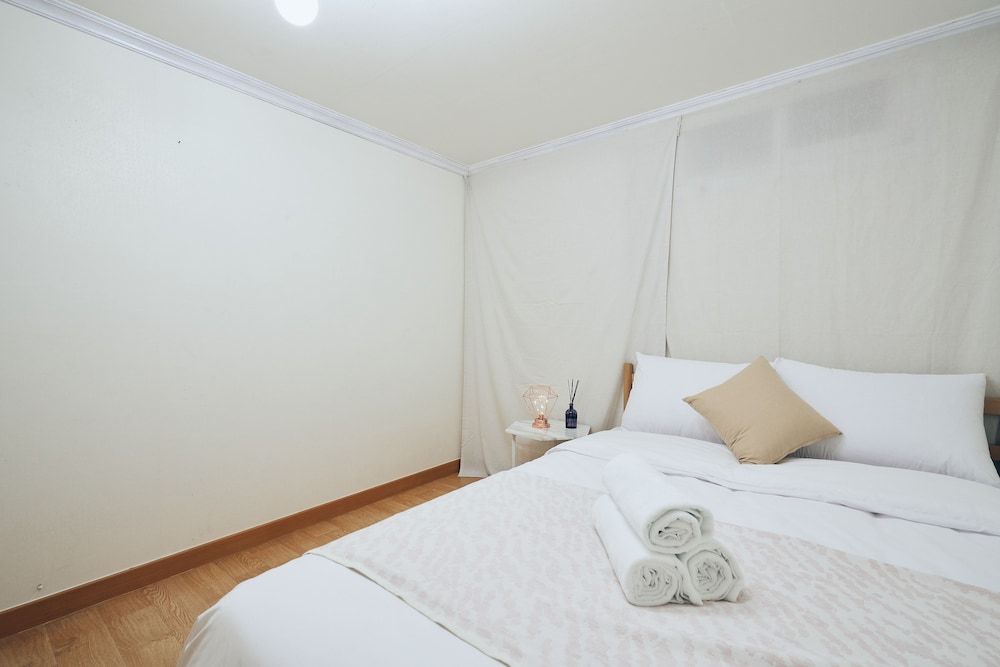 MYEONGDONG Station 2Min HOUSE Full House 12