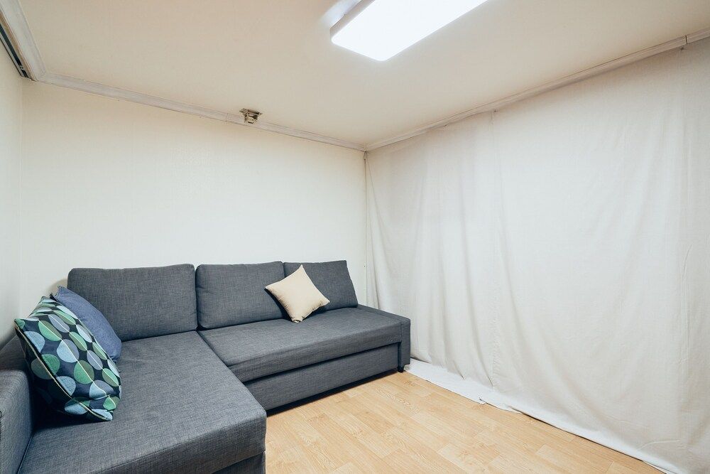 MYEONGDONG Station 2Min HOUSE Full House 18