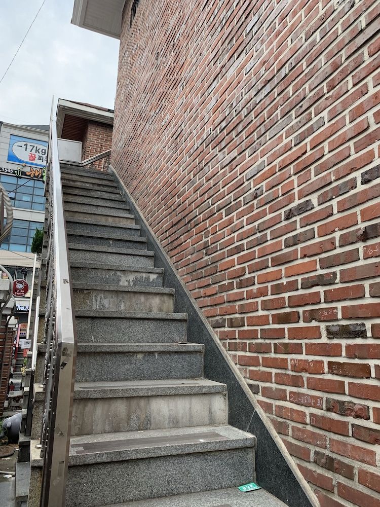 undefined Bomulzip Hongdae Branch - Hostel